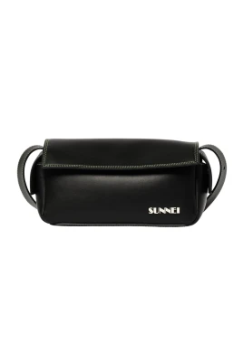 Stilren svart crossbody-väska