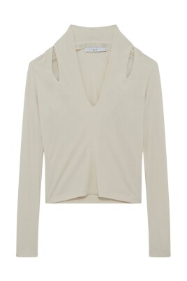 pull-a-col-en-v-avec-ouverture-aux-epaules