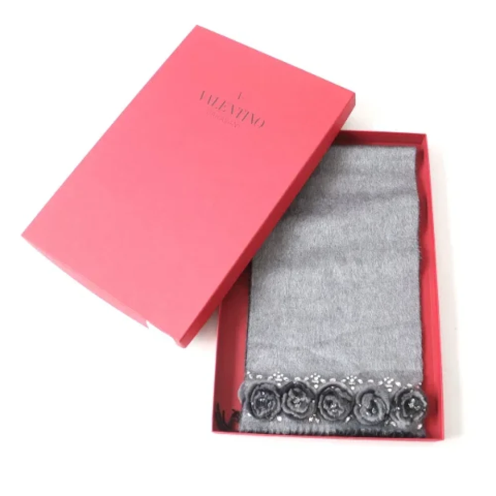 Valentino Vintage Pre-owned Silk scarves Gray Dames