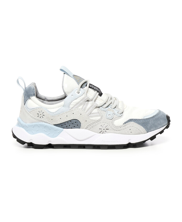 witte-sneakers-met-trek-laces