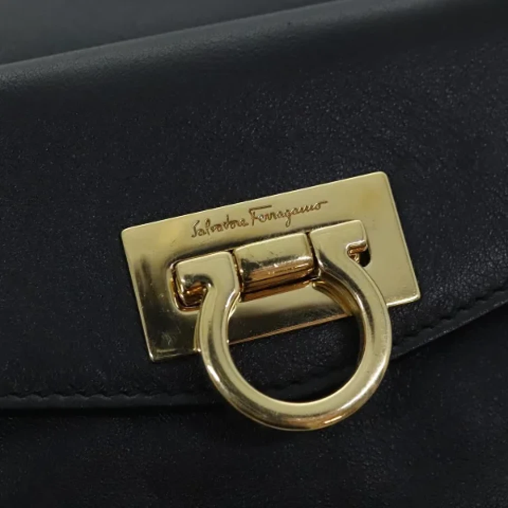 Salvatore Ferragamo Pre-owned Leather shoulder-bags Black Dames