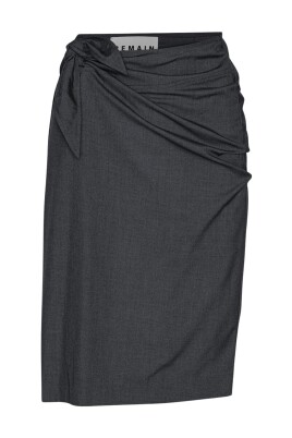 jupe-midi-a-detail-de-asymetrique