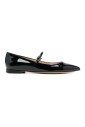 chaussures-plates-noires-avec-details-dores