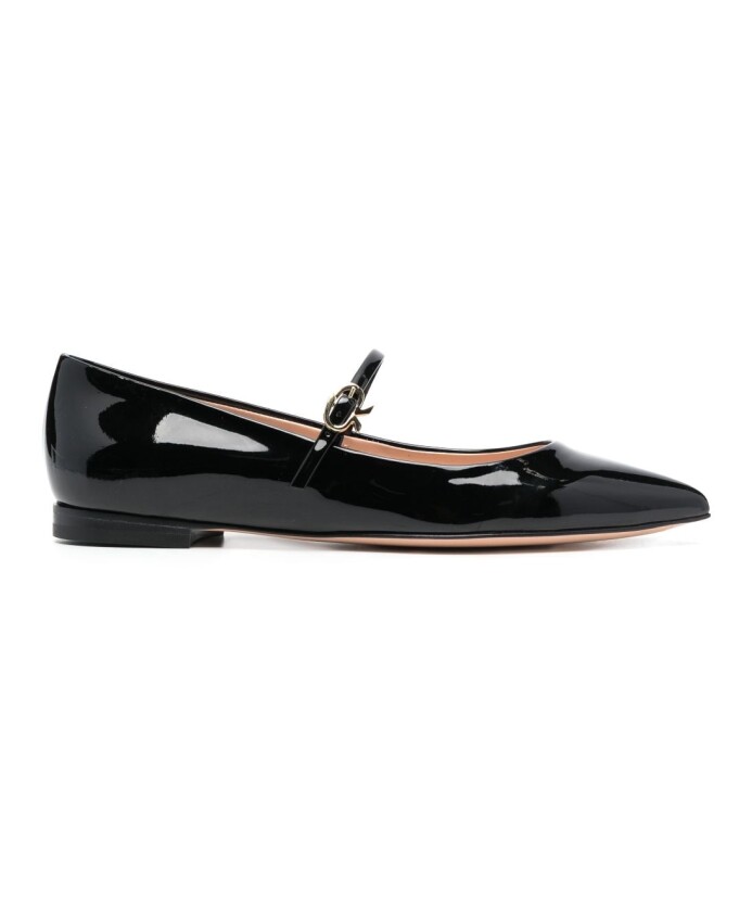 chaussures-plates-noires-avec-details-dores