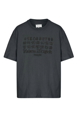 black-t-shirts-and-polos-with-embroidery