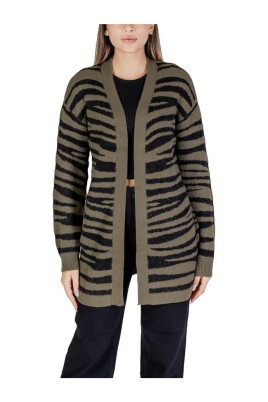 gilet-tricot-vert-femme-collection-automne-hiver