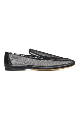 chaussures-noires-loafer-luxe-elegance