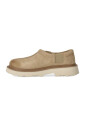 chaussures-slip-on-en-daim-moutarde