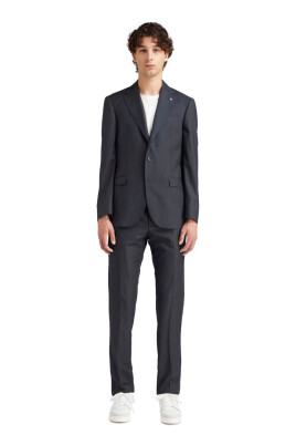 gray-polyester-suit-with-classic-collar