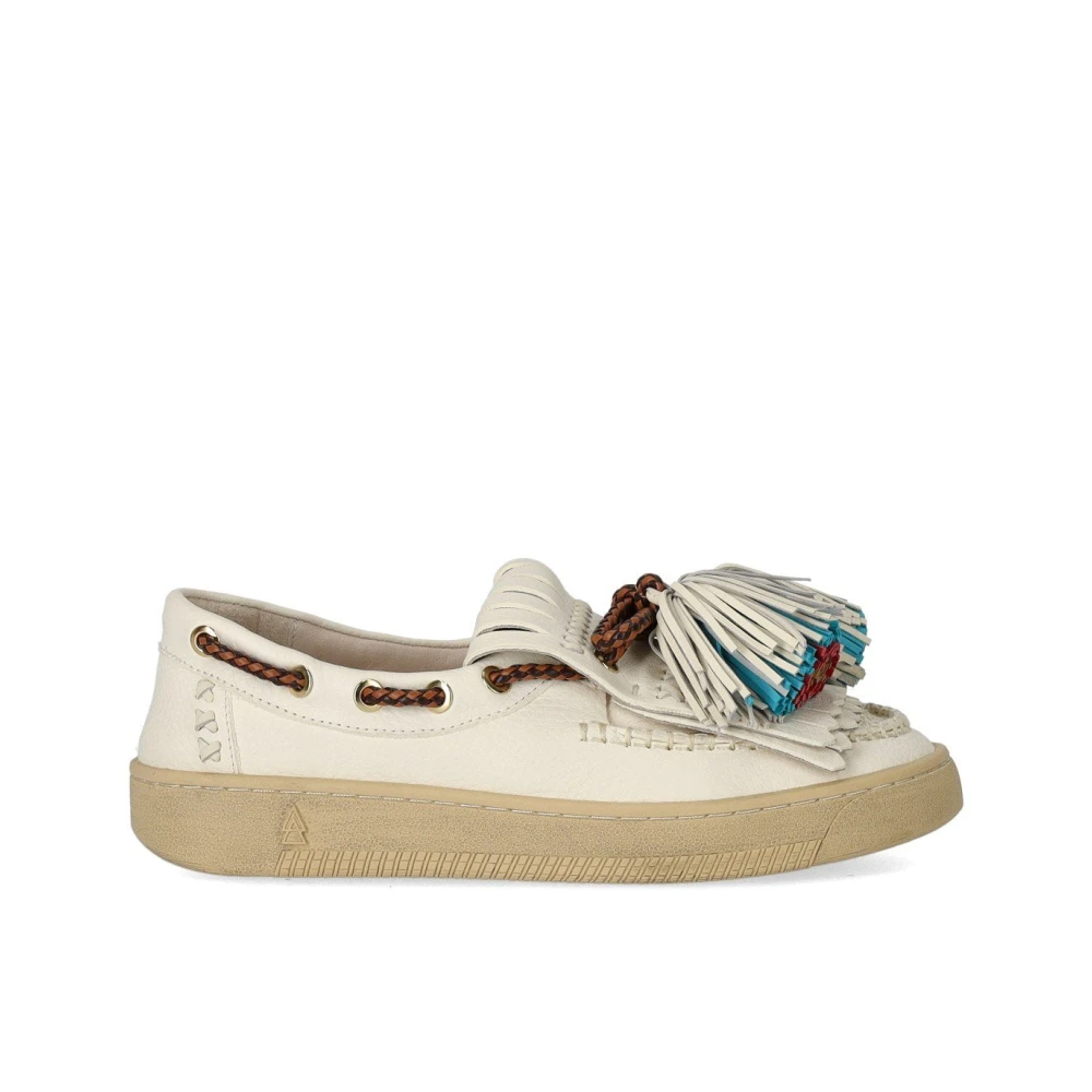 Elena Iachi Beige Loafer Med Tofs Och Vävda Detaljer