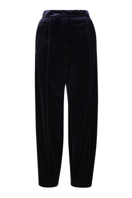 blue-velvet-trousers-chic-style