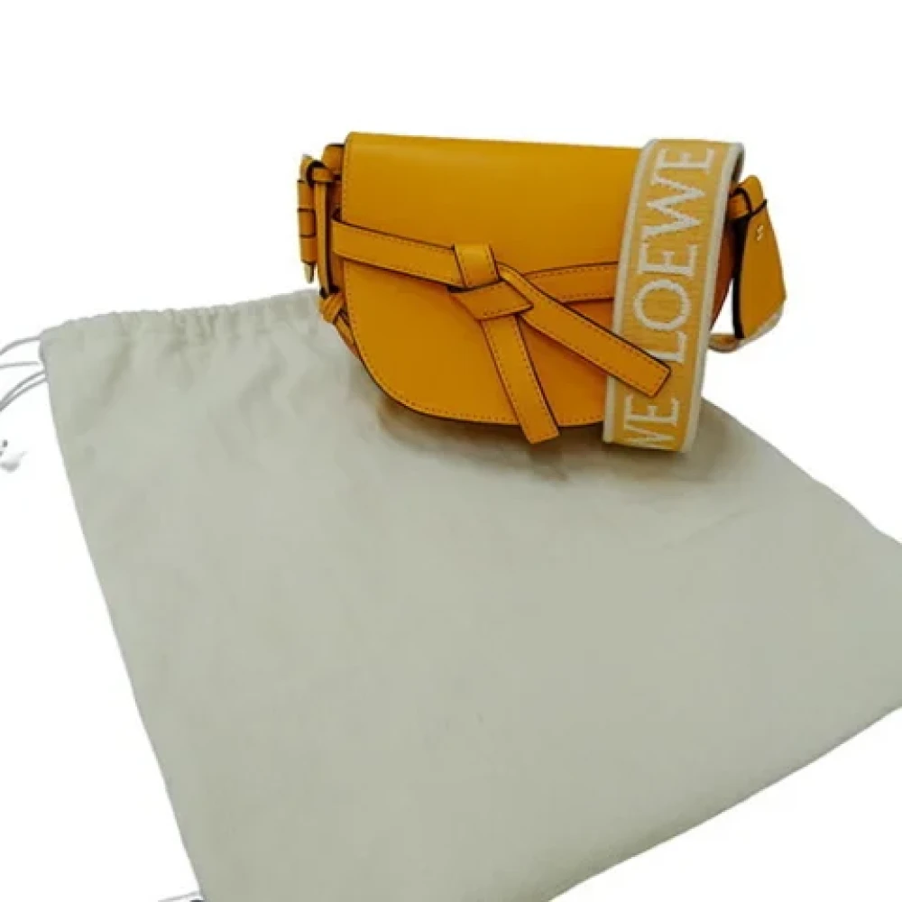 Loewe Pre-owned Leather shoulder-bags Yellow Dames