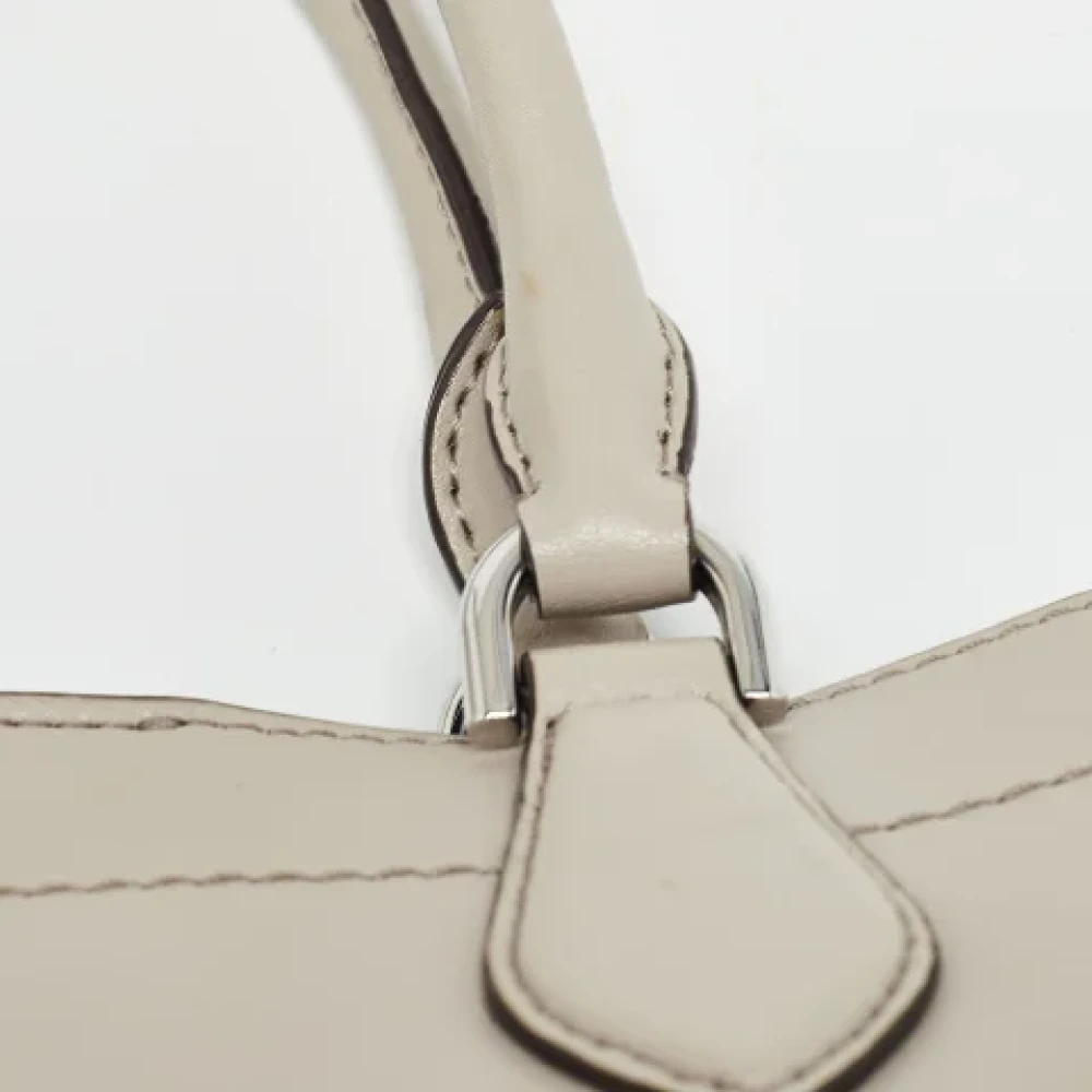 Michael Kors Pre-owned Leather totes Gray Dames