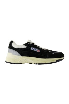 black-leather-sneakers-hyperway-style