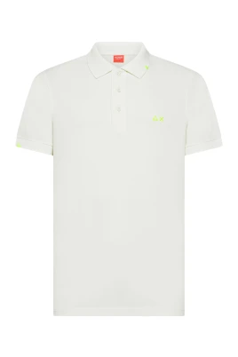 Polo med kontrastdetaljer