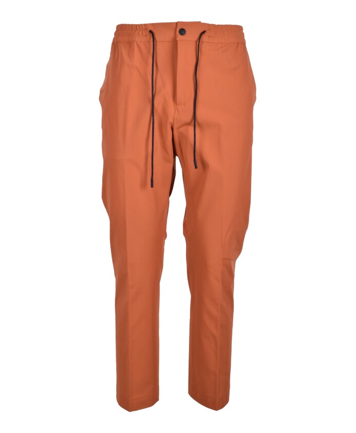 pantalon-en-tissu-technique-jambe-droite