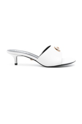 sandales-blanches-en-cuir-a-talon-chaton