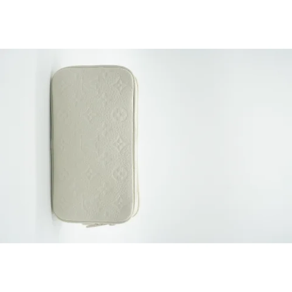 Louis Vuitton Vintage Pre-owned Leather clutches White Dames
