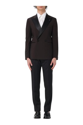 costume-a-double-boutonnage-avec-revers-crante