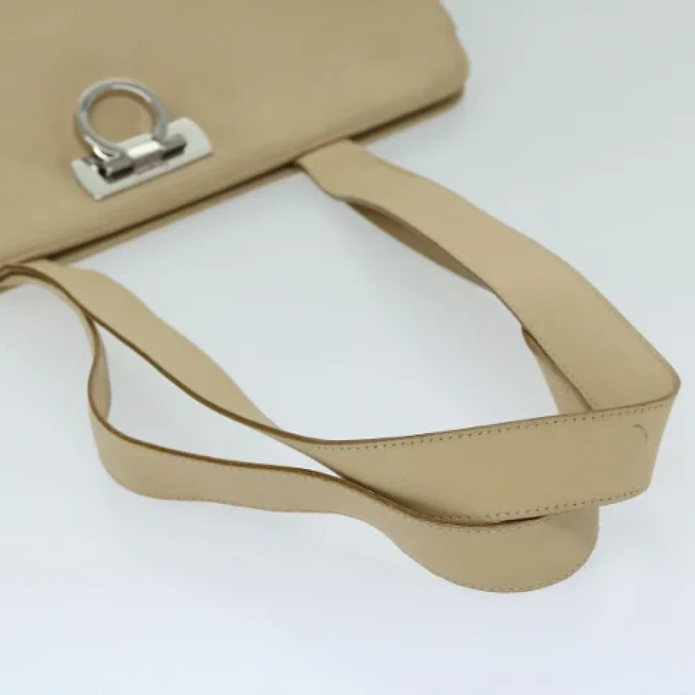Salvatore Ferragamo Pre-owned Leather shoulder-bags Beige Dames