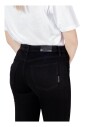 slim-and-super-skinny-jeans-model-xw000123