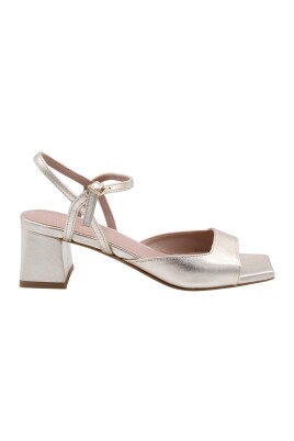stylish-sandals-for-women-pomfrets