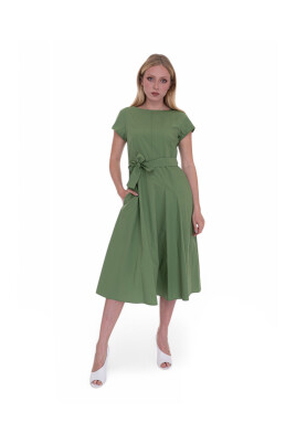 robe-midi-evasee-avec-taille-cintree