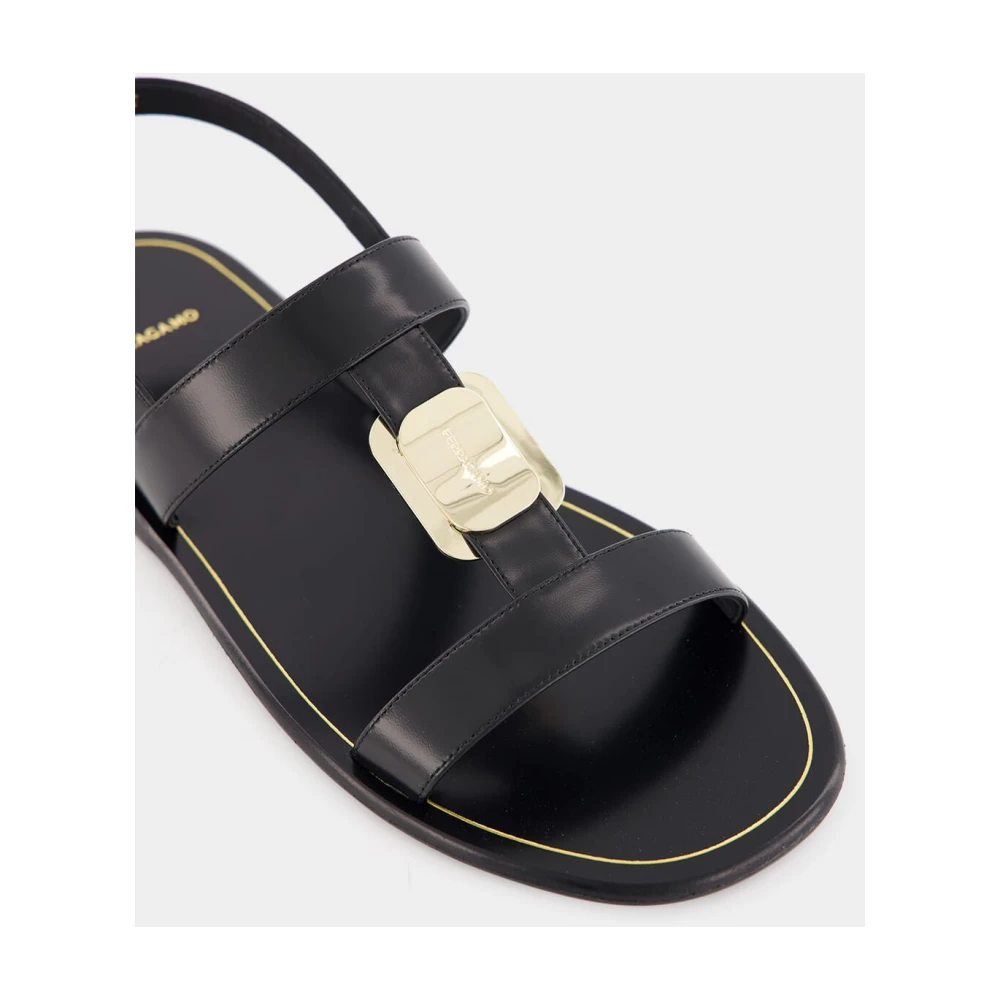 Ferragamo Zwarte leren sandaal met gouden details