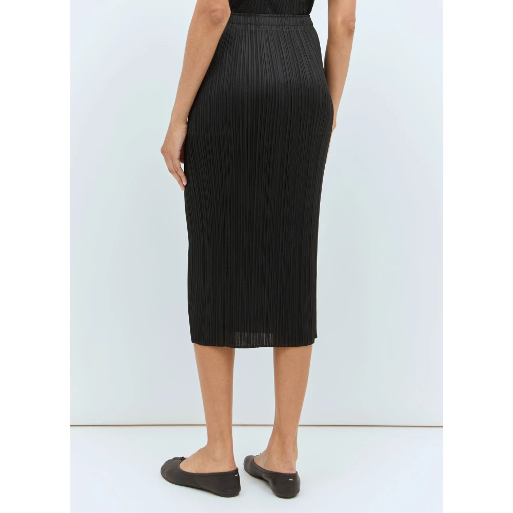 Issey Miyake Elegante Geplooide Midi Rok Black Dames