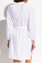 robe-avec-un-decollete-en-v