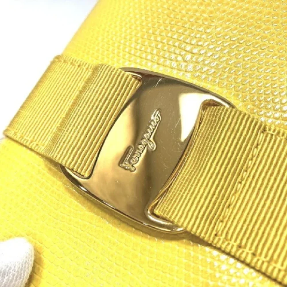 Salvatore Ferragamo Pre-owned Leather wallets Yellow Dames