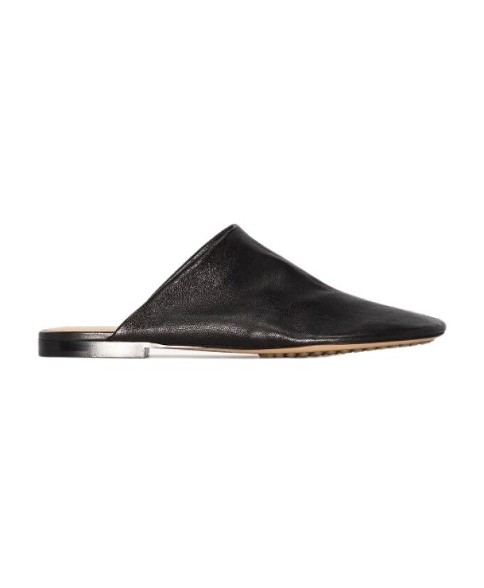 mules-en-cuir-noir-a-motif-dot