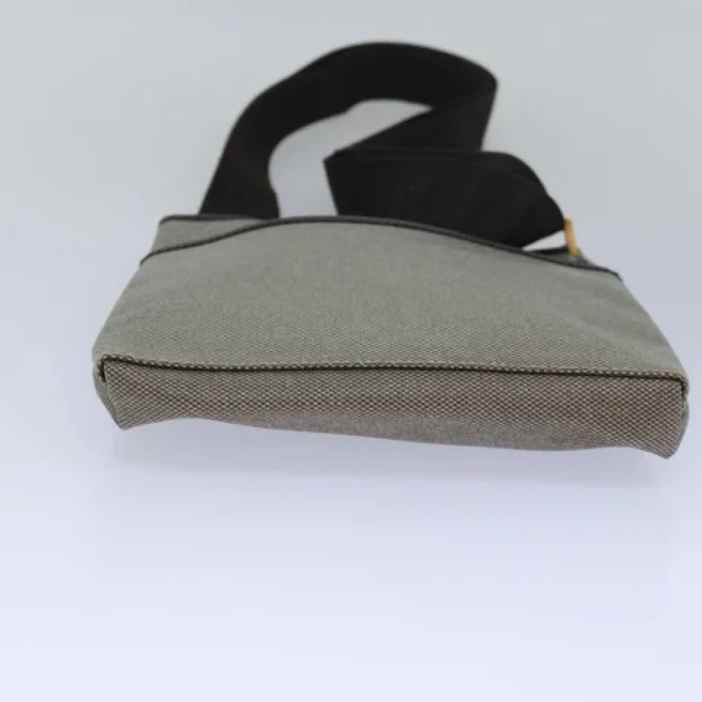 Salvatore Ferragamo Pre-owned Canvas shoulder-bags Gray Dames