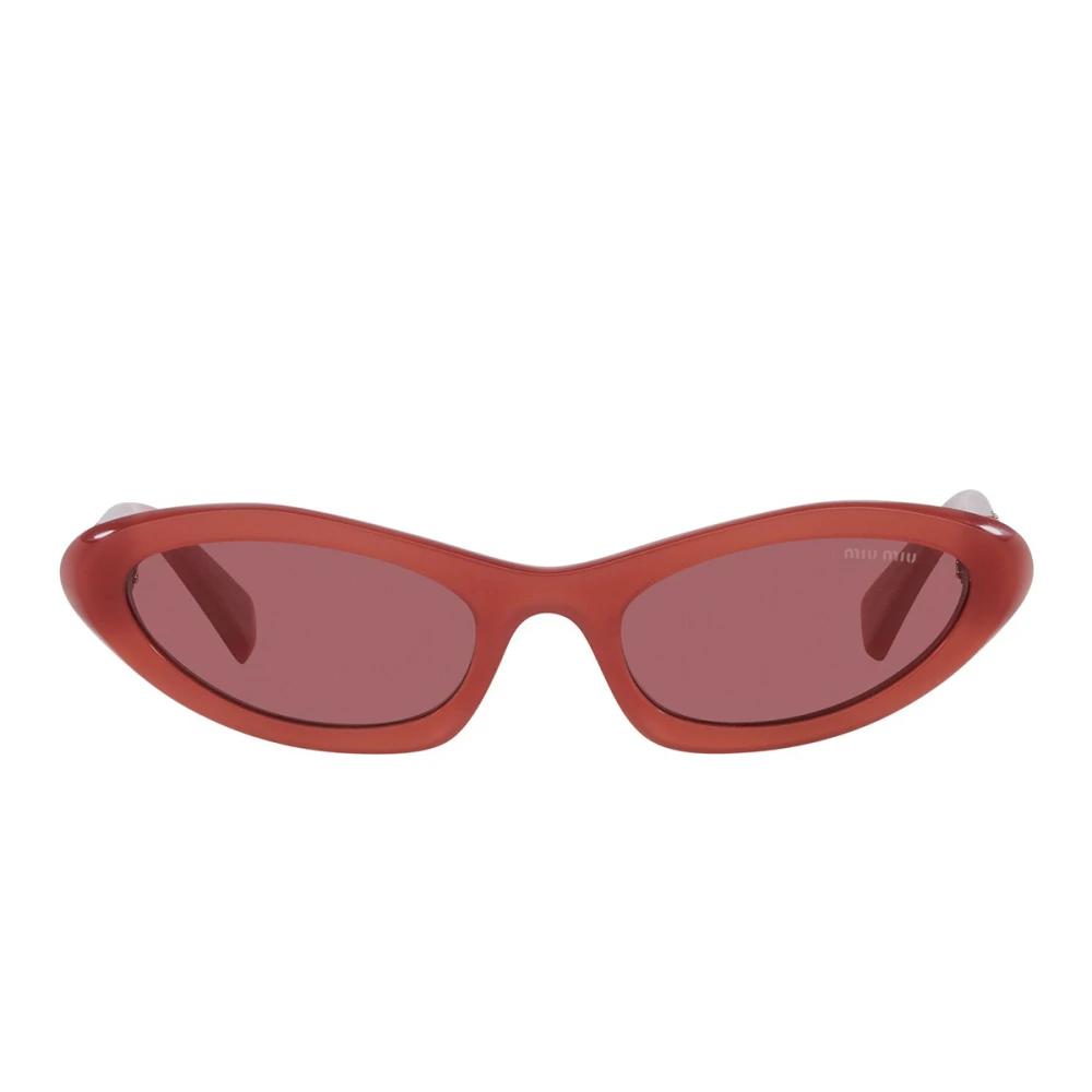 Miu Miu Solglasögon med oregelbunden form, mörklila linser och guldlogotyp Red, Dam