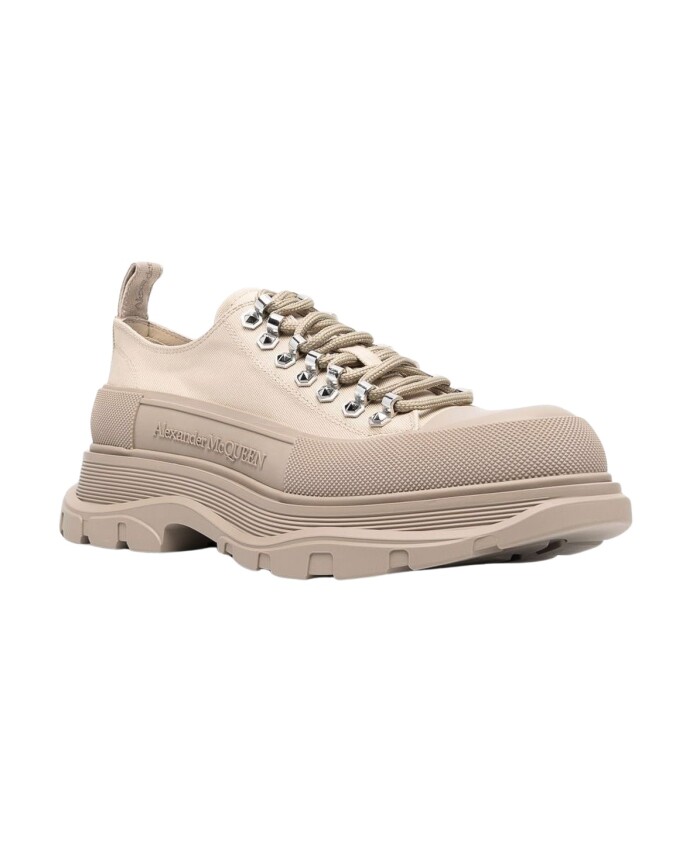 stylish-sneaker-for-trendy-outfits