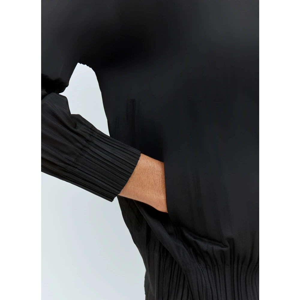 Issey Miyake Geplooide Fluffy Hoodie Black Dames