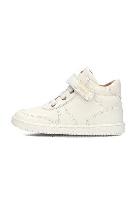 witte-hoge-sneakers-voor-jongens