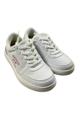 white-newborn-girl-sneakers