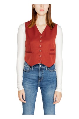 red-sleeveless-button-gilet-fall-winter