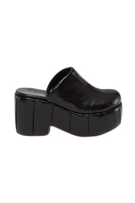 heeled-mules