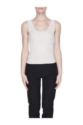debardeur-beige-sans-manches