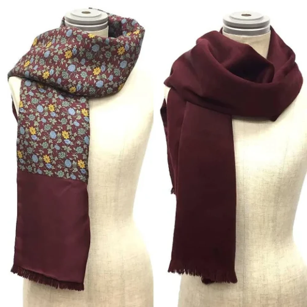 Hermès Vintage Pre-owned Silk scarves Red Dames
