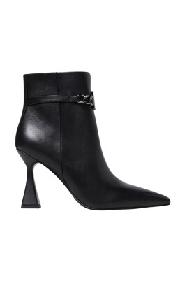 flat-ankle-boots