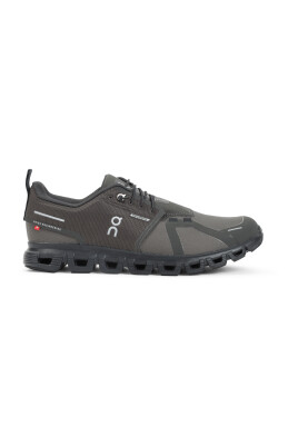 black-sneakers-stylish-comfortable-fit