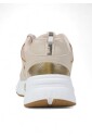 sneakers-modernes-pour-un-style-decontracte