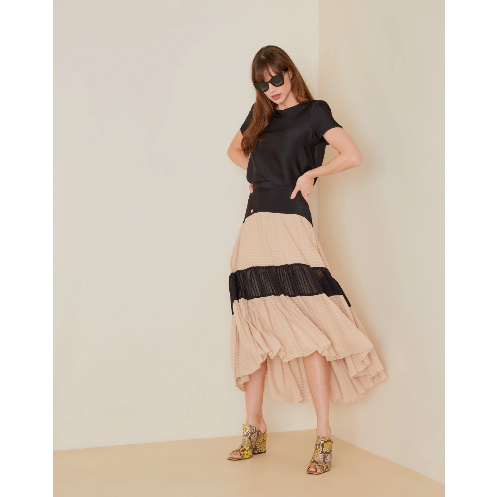 Manila Grace Effengekleurde blouse met korte mouwen Black Dames
