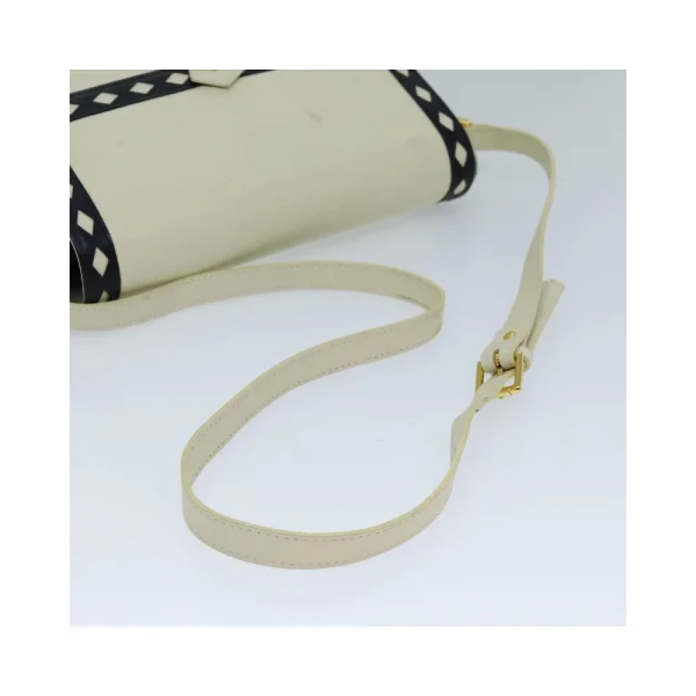 Yves Saint Laurent Vintage Pre-owned Leather shoulder-bags Beige Dames