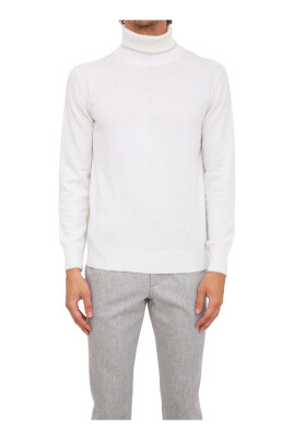 white-turtle-neck-sweater