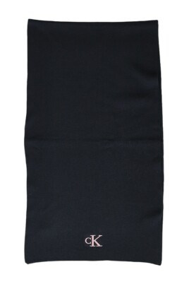 black-womens-scarf-elegant-fall-winter-accessory