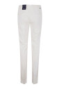 witte-broek-met-riem-en-zakken